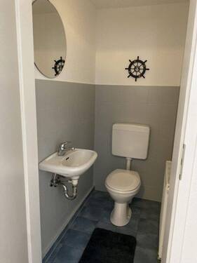 Haus 28: WC 1. OG - 