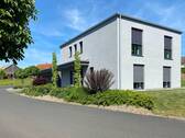 Hausansicht vorne und seitlich - 6 Zimmer Einfamilienhaus in Zeitlofs