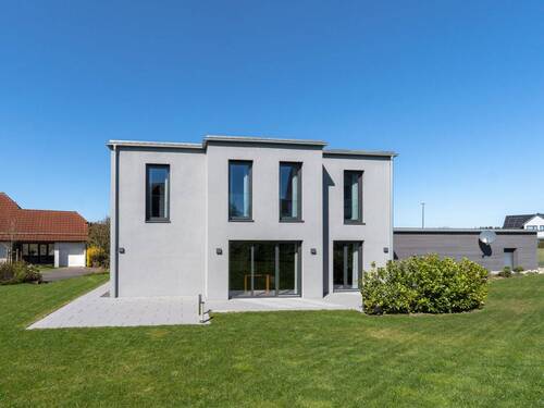 Hausansicht Garten - Einfamilienhaus mit 207,00 m² in Zeitlofs zum Kaufen