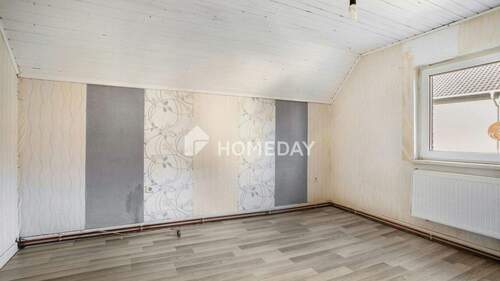 1. OG Schlafzimmer 1 - 