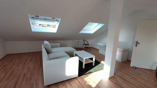 Wohnzimmer - 2 Zimmer Etagenwohnung in Duisburg