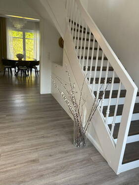 Treppe mit Einbauschrank - 