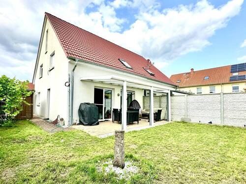 Ansicht von der Rückseite - Familienfreundliches Wohnen - moderne Doppelhaushälfte von 2011 in ruhiger Lage !