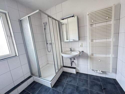 Badezimmer - mit Dusche - 