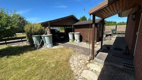 Vorgarten mit Carport - 