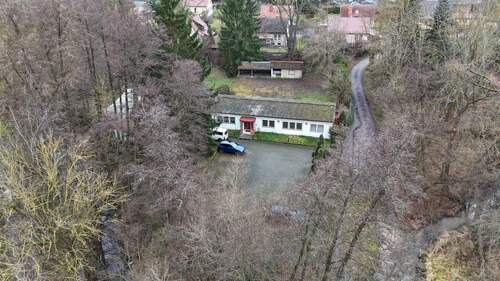Zufahrtsstraße für bis zu 14 Tonnen LKW geeignet - Halle in Magdala