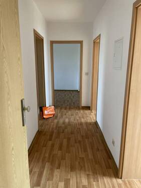 Flur - 3 Zimmer Etagenwohnung zur Miete in Halle