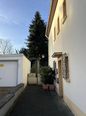 Hauseingang - 8 Zimmer Mehrfamilienhaus, Wohnhaus zum Kaufen in Mönchengladbach-Schmölderpark
