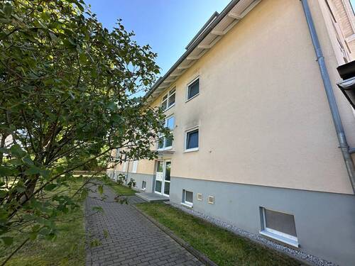 IMG_9615 - Balkon am Wohnzimmer - Bad mit Fenster - Außenrollläden - frei ab dem 1.8.