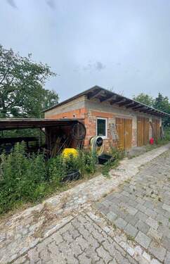 Garagen - 8 Zimmer Mehrfamilienhaus, Wohnhaus in Klipphausen