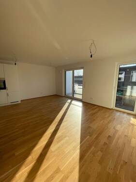 Wohnzimmer 1.jpg - Etagenwohnung mit 76,70 m&sup2; in Erlangen zur Miete