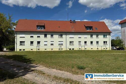 Hausansicht - 4 Zimmer Etagenwohnung in Breddin