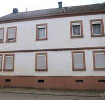 Bauernhaus mit Scheune, Nebengebäuden und großem Grundstück - Höheinöd