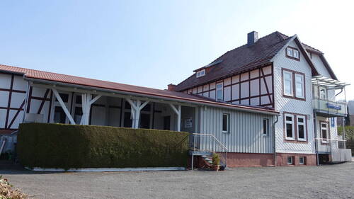 Hofansicht mit Saal und Biergarten - 1 Zimmer Mehrfamilienhaus, Wohnhaus zum Kaufen in Arenshausen