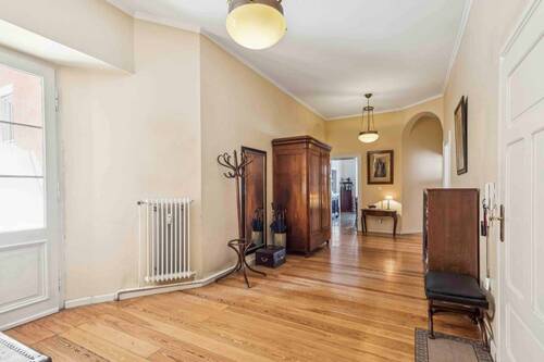 Flur - 6 Zimmer Etagenwohnung zum Kaufen in Augsburg