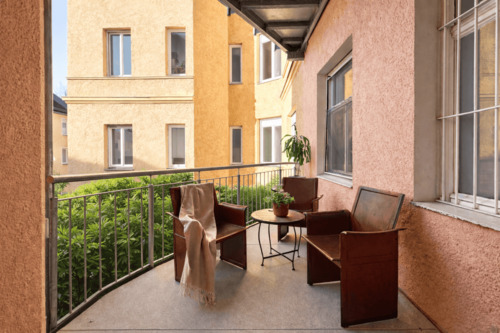 Balkon - begrünt - 6 Zimmer Etagenwohnung in Augsburg