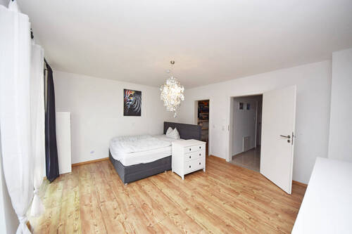 Schlafzimmer 1 von 4 - 