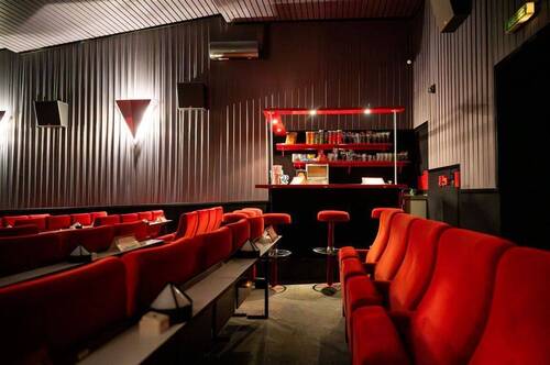Kleiner Saal mit Theke - 