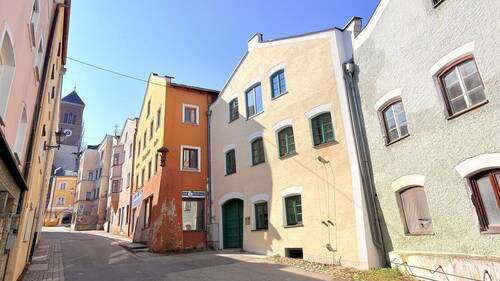 Blick zum Anwesen II - 2 Zimmer Etagenwohnung zur Miete in Kraiburg a.Inn