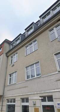 Hausansicht - große, renovierte 1 Zimmerwohnung mit großer Kammer am Bahnhof Falkensee