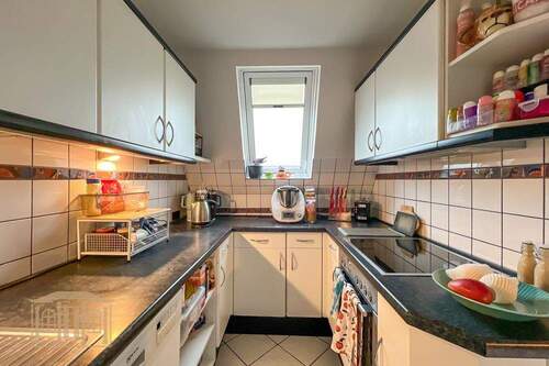 Küche mit Einbauküche - 