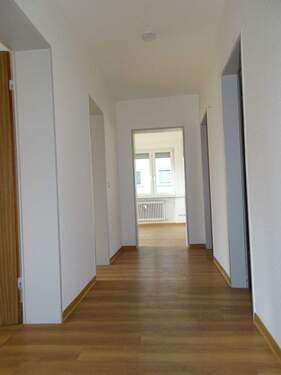 Flur - 4 Zimmer Etagenwohnung zum Kaufen in Villingen-Schwenningen
