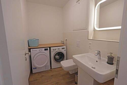 Gäste-WC mit Waschmaschine - 