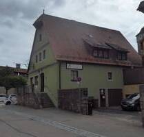 Exklusive 5-Zimmer Eigentumswohnung über 2 Etagen mit 2 Bädern, großer Balkon, offener Kamin und Stellplatz - Rothenburg ob der Tauber
