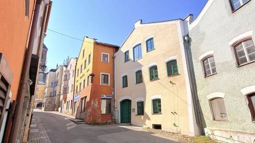 01.jpg - ... AIGNER - renovierte Altstadtwohnung im 1.OG mit historischem Ambiente zentrumsnah gelegen ...