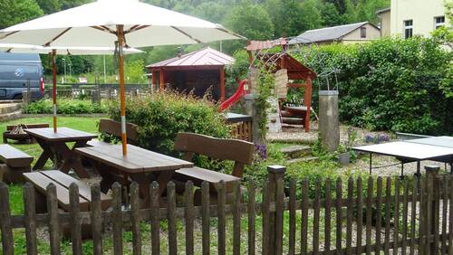 Garten mit Spielplatz - Hotel, Pension, Gasthof in Königstein zum Kaufen