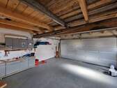 Große Doppelgarage mit elektrischem Torantrieb - 