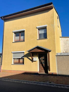 Bild 1 - Stadthaus - 185.000,00&nbsp;EUR Kaufpreis, ca.&nbsp; 120,00&nbsp;m&sup2;&nbsp;Wohnfl&auml;che