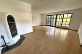 Ess-/Wohnzimmer mit Kamin im EG - 