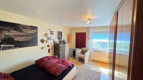Schlafzimmer 1 OG mit Balkon - 