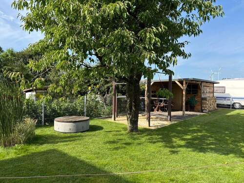 Spielplatz, Fahrradschuppen - 