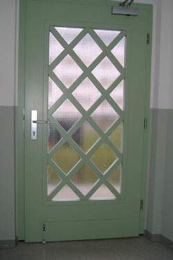 Haustür - 2 Zimmer Etagenwohnung in Chemnitz