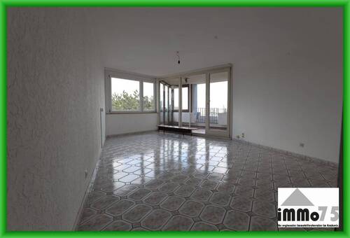 Wohnzimmer - 4 Zimmer Etagenwohnung zum Kaufen in Eisingen