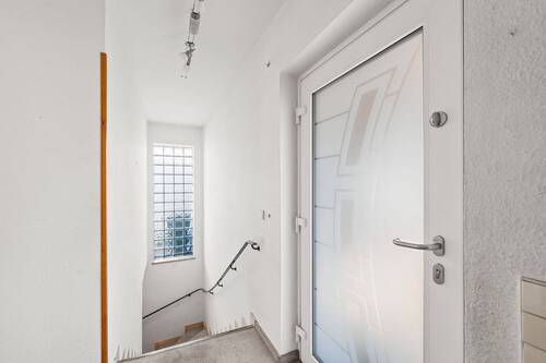 Eingangsbereich / Treppenhaus - 