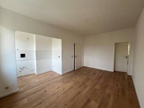 Wohnen + Küche, Einbauküche gegen Aufpreis möglich - 3 Zimmer Etagenwohnung in Zwickau