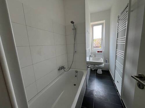 Bad - Etagenwohnung mit 52,00 m&sup2; in Zwickau zur Miete