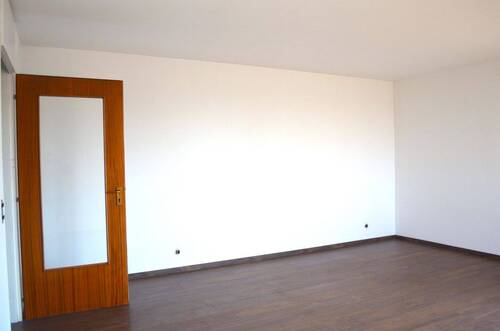 geräumiges Wohnzimmer - 