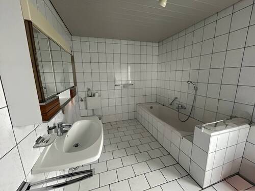 Erdgeschoss - Bad - 