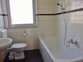 Bad mit WC und Wanne - 