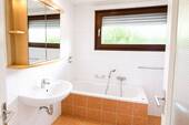 Dusche und Badewanne - 