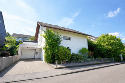 Frontansicht - 7 Zimmer Mehrfamilienhaus, Wohnhaus zum Kaufen in Hagen