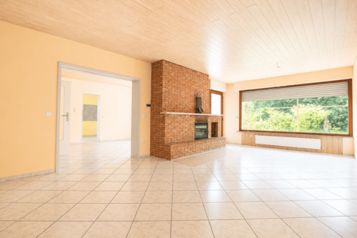 Wohnbereich mit Kamin im EG - 