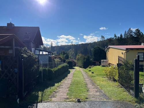 03 - Einfahrt 1 - Högstraße 77.jpeg - 6 Zimmer Einfamilienhaus in Tambach-Dietharz
