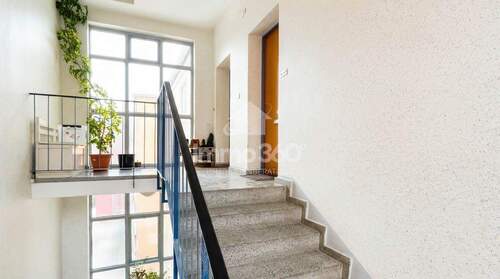 gepflegtes Mehrfamilienhaus - 2 Zimmer Etagenwohnung in Berlin