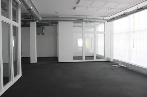 Raum - Großzügige Bürofläche in verkehrsgünstiger Lage zu vermieten - Provisionsfrei-