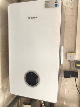 neue Gasbrennwerttherme - 